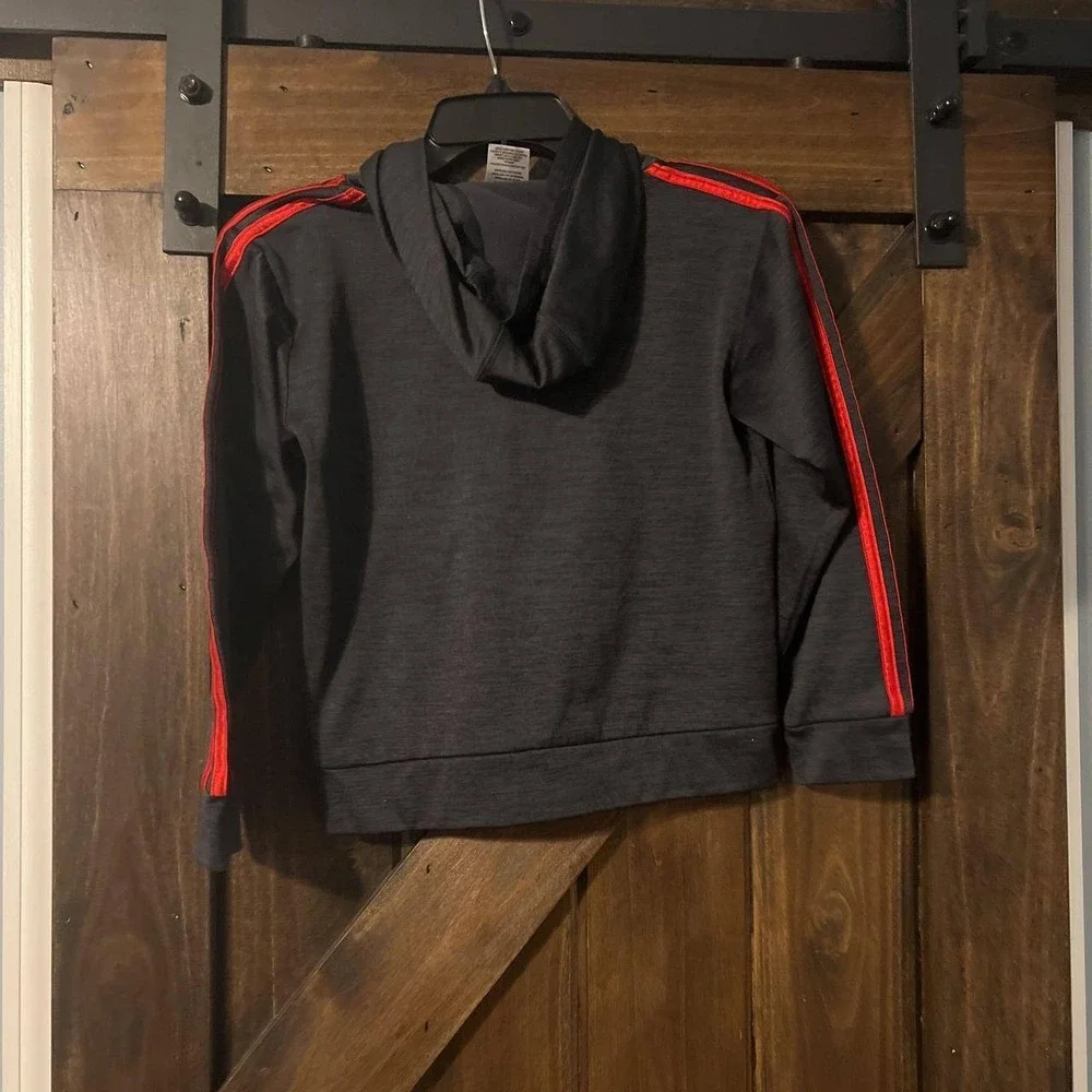 Adidas Boys Small 8 Hoodie Charcoal Grey Red Gradient Logo‎ 3 Stripe Pullover - Picture 2 of 6